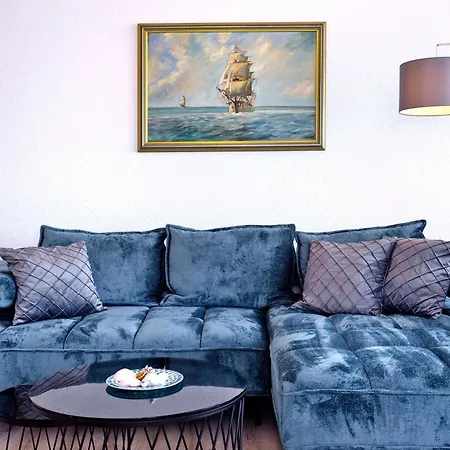 Panorama, P121 Apartment *
